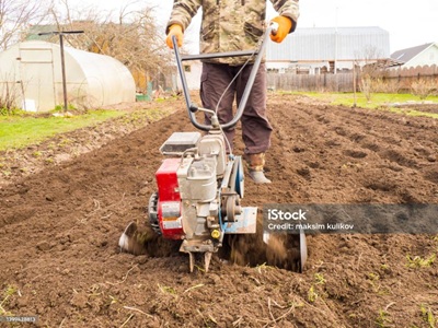 Care sunt avantajele utilizării unui motocultor?
