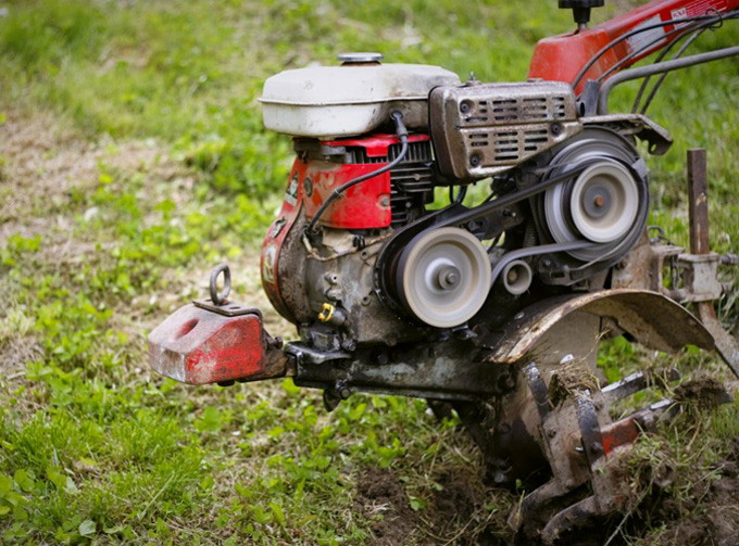 Accesorii pentru motocultoare – ce trebuie să ai pentru o muncă mai ușoară?