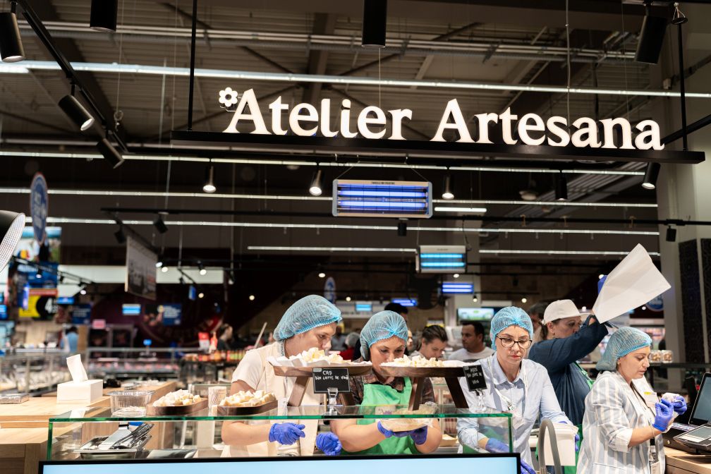 Artesana lansează „Atelier Artesana” – un loc dedicat specialităților de brânză – în Carrefour Băneasa