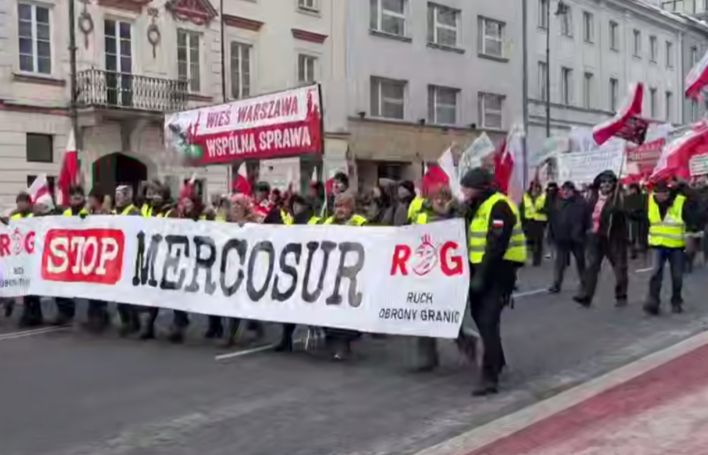 Fermierii din Polonia ies în stradă împotriva acordului UE–Mercosur, cu susținerea președintelui Nawrocki și a premierului Tusk