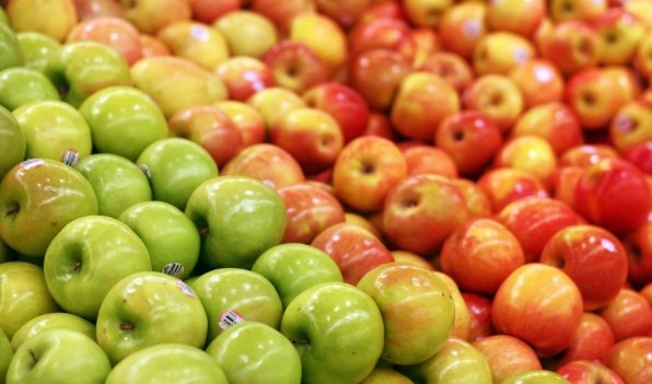 Majoritatea merelor din supermarketurile UE conțin reziduuri multiple de pesticide – studiu PAN Europe