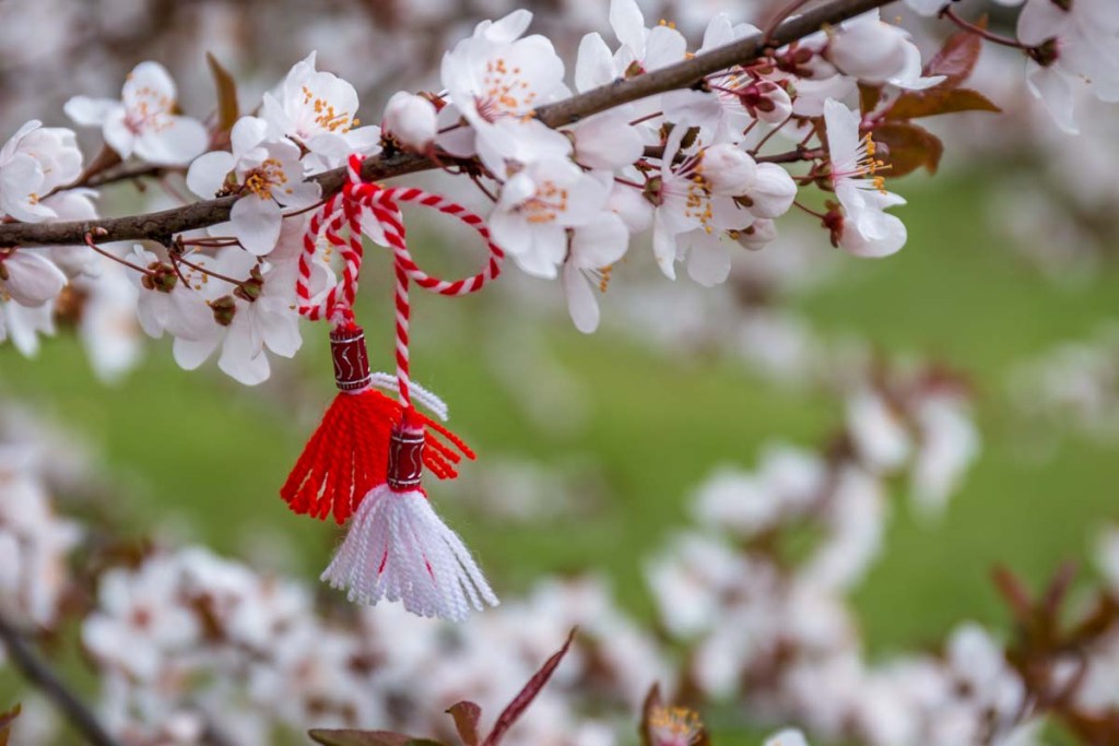 Simbolistica primăverii la români – tradiții și obiceiuri autohtone în prima zi de primăvară