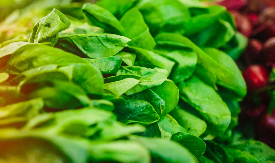 Salata, spanacul și ceapa verde, în atenția ANF înainte de Paște