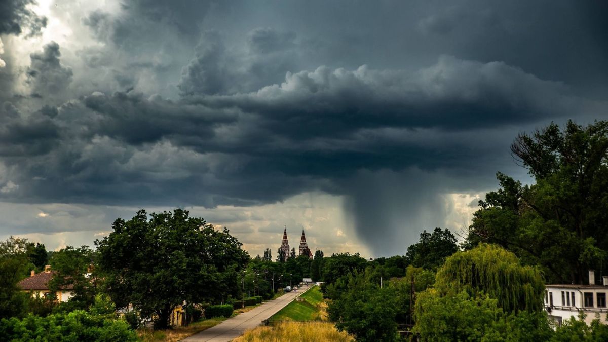 Alertă meteo de la ANM: Cod galben de ploi torențiale și instabilitate atmosferică în mai multe regiuni