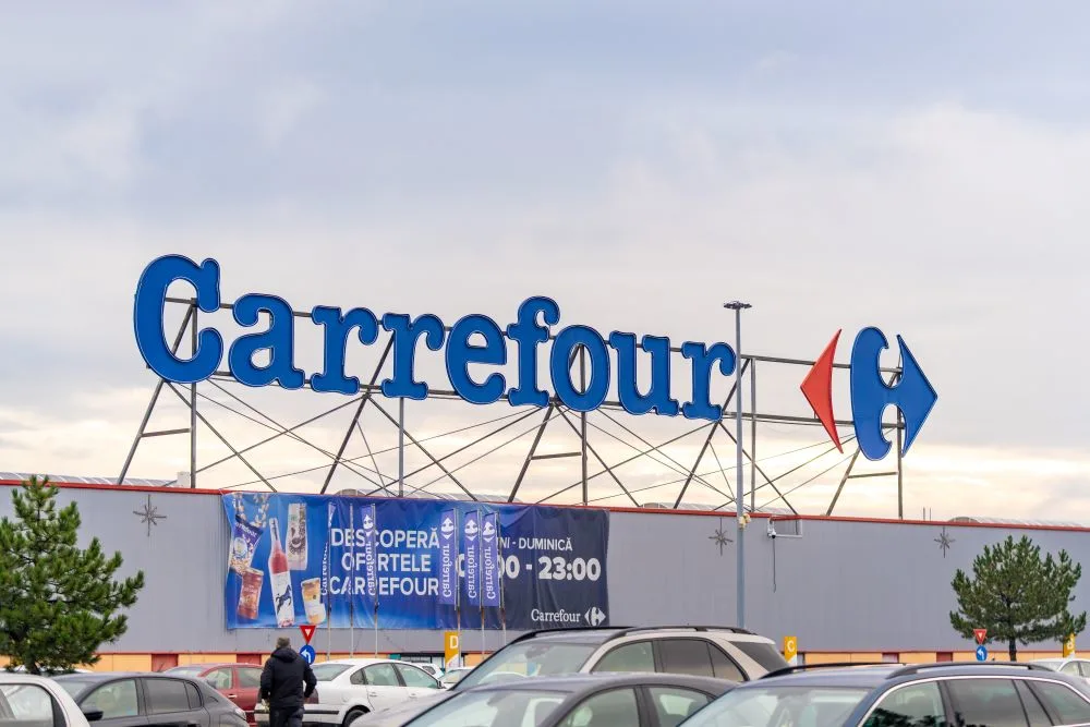 Carrefour România introduce reduceri pe termen nelimitat: sute de produse cu discounturi progresive