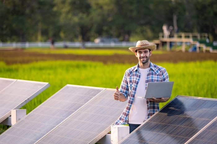 Energie pentru ferme și zone izolate: cum alegi un sistem fotovoltaic de putere mică off grid pentru gospodărie?