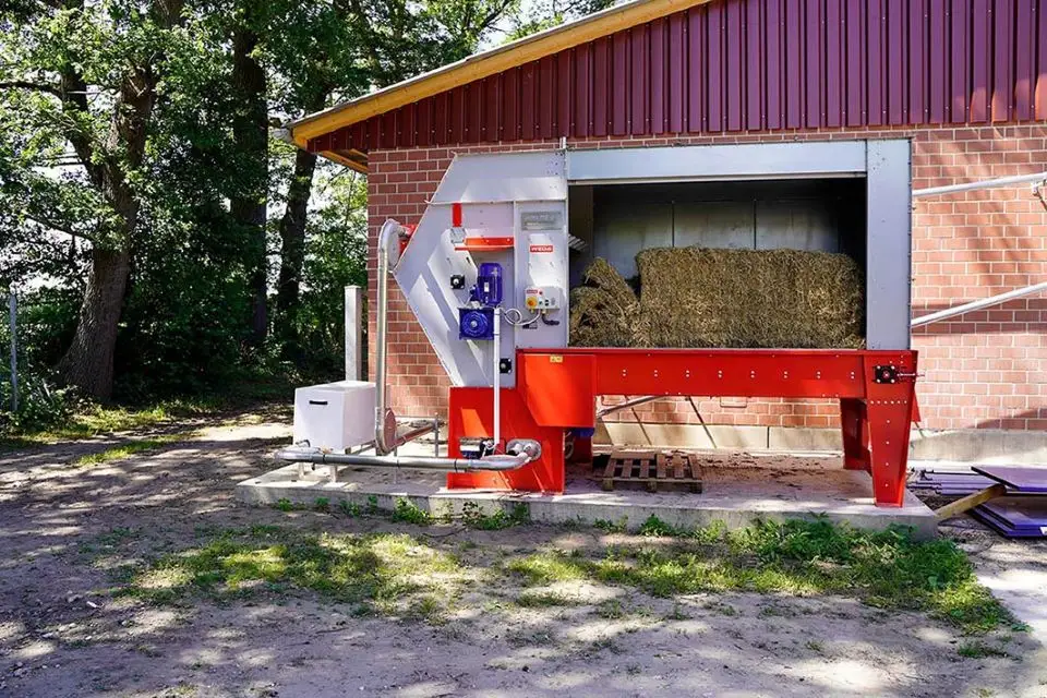 WEDA lansează un sistem inovator de distribuire a paielor pentru adăposturile de scroafe