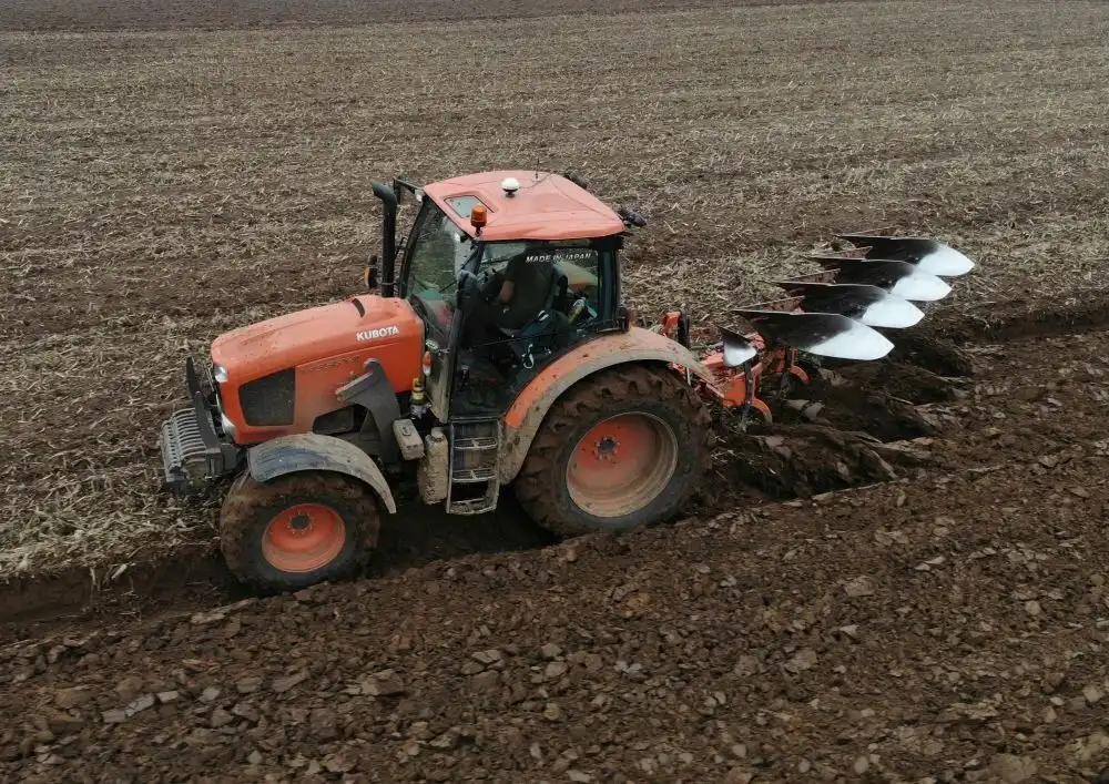 Măsură majoră propusă pentru agricultură: fermierii ar putea achiziționa motorină fără TVA și acciză direct de la pompă
